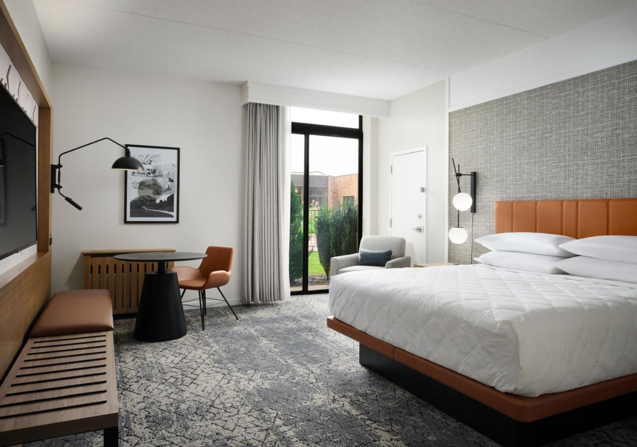 Sheraton Grand Rapids Airport Hotel Cascade エクステリア 写真